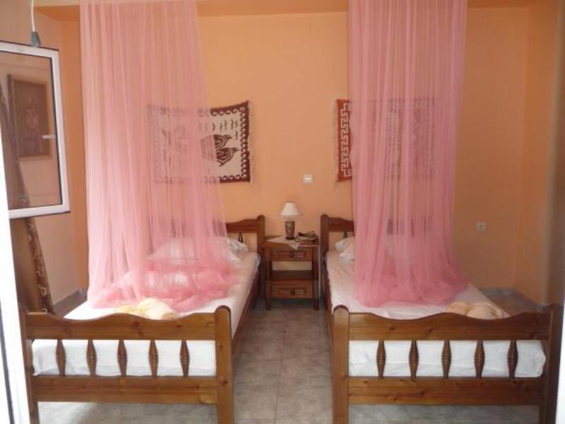 Laura House אליקס